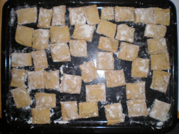 Raviolis de pasta fresca rellenos de setas - Preparación paso 6