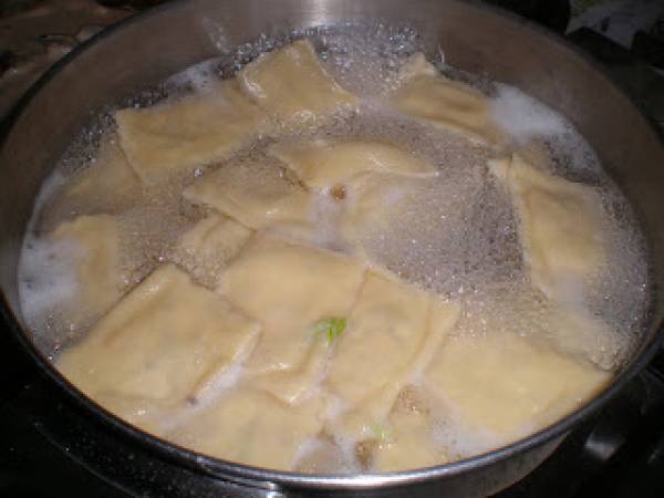 Raviolis de pasta fresca rellenos de setas - Preparación paso 8