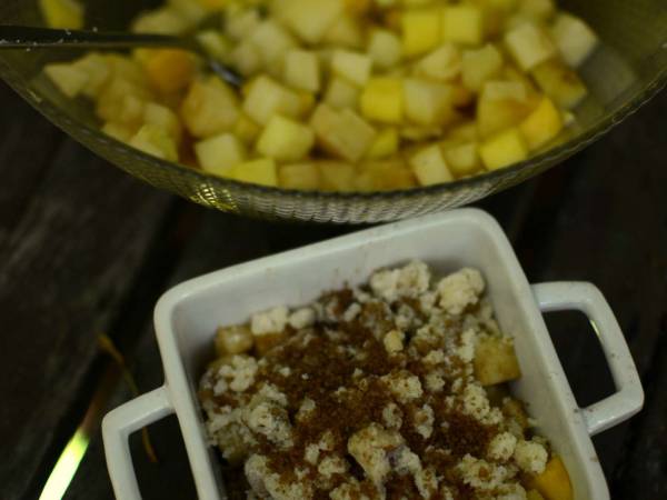 Crumble de manzana y mango - Preparación paso 3