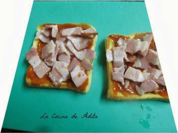 Canapés-pizzas con salsa barbacoa - Preparación paso 2