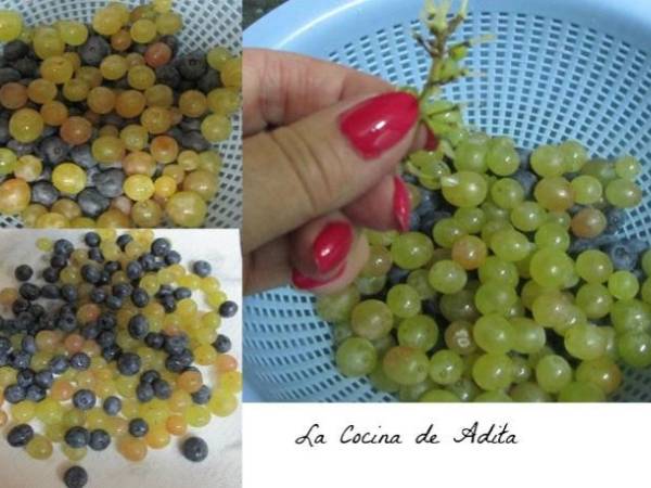 Tarta con uvas fresas y arándanos - Preparación paso 2