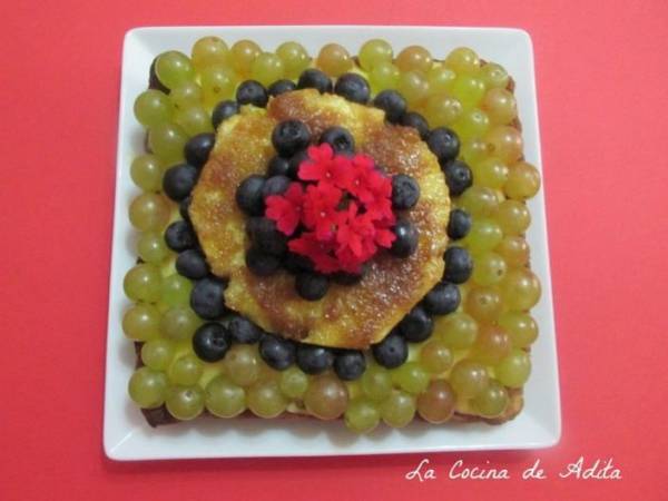 Tarta con uvas fresas y arándanos - Preparación paso 7