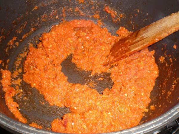 Sopa azteca tradicional mejicana - Preparación paso 4