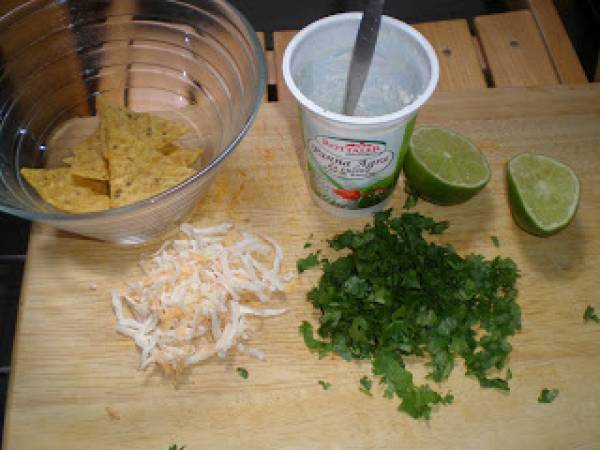 Sopa azteca tradicional mejicana - Preparación paso 7