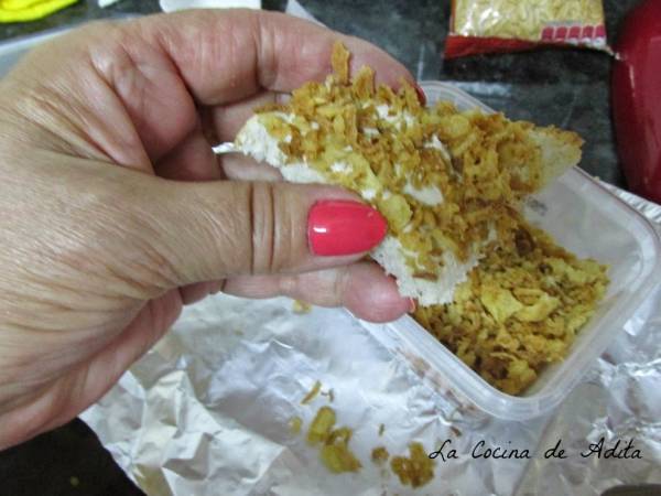 Canapés con crujientes de cebollas y pipas - Preparación paso 2