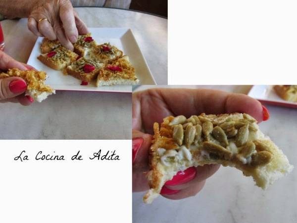 Canapés con crujientes de cebollas y pipas - Preparación paso 3