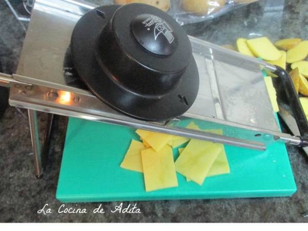 Patatas soufflés rellenas de alioli - Preparación paso 2