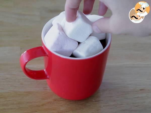 Chocolate a la taza con esponjitas, marshmallow - Preparación paso 7