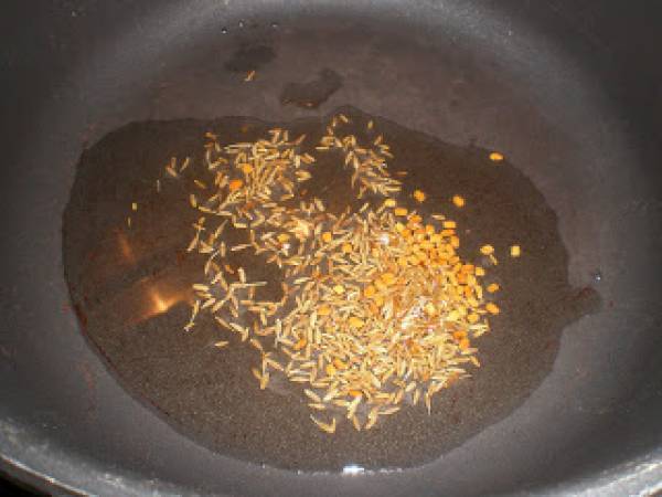 Aloo tamatar jhol, guiso indio de patata y tomate - Preparación paso 2