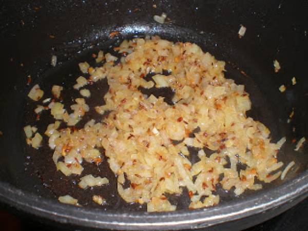 Aloo tamatar jhol, guiso indio de patata y tomate - Preparación paso 3