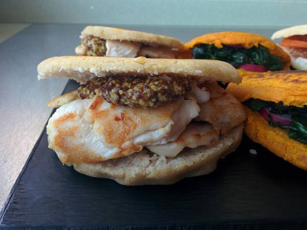 Arepas de maiz, Plátano y Jengibre rellenas - Preparación paso 5