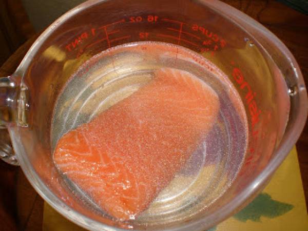 Lomos de salmón con costra de sésamo, lima y cilantro - Preparación paso 1