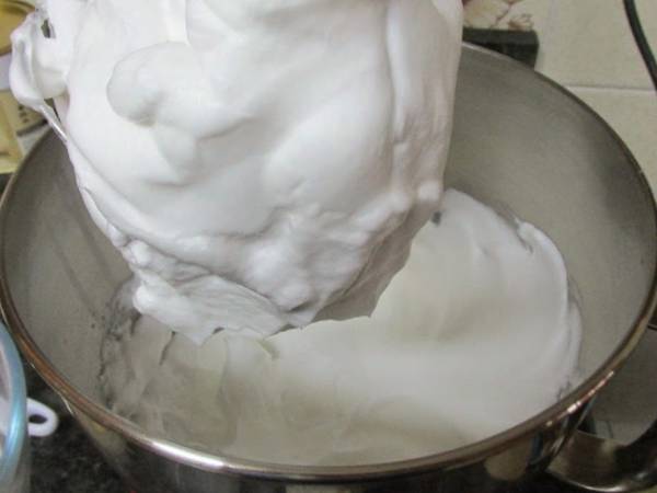 Tronco relleno de turrón con bizcocho esponja de pistacho - Preparación paso 1