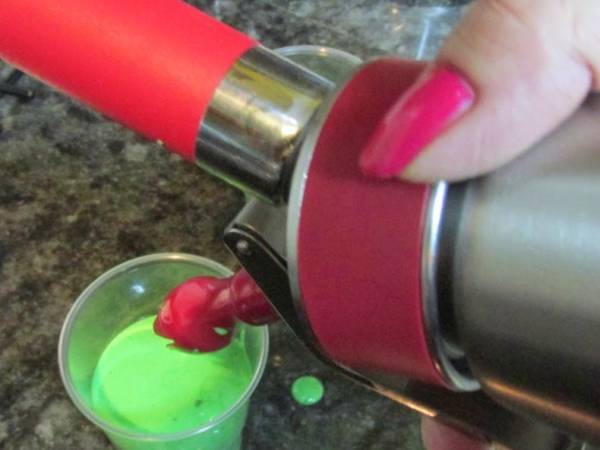 Tronco relleno de turrón con bizcocho esponja de pistacho - Preparación paso 10