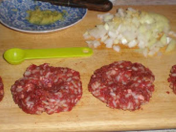 Filetes rusos con salsa de tomate especiada - Preparación paso 2