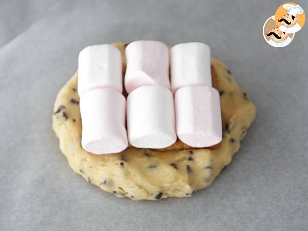 Cookie gigante con esponjitas, marshmallow - Preparación paso 7