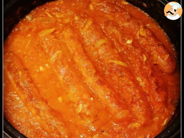 Salchichas frescas con salsa de tomate - Preparación paso 3
