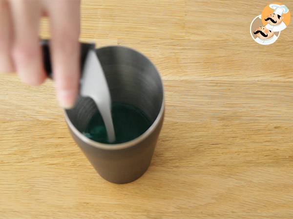 Cóctel Blue Hawaiian - Preparación paso 1