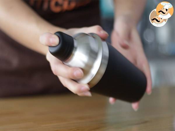 Cóctel Blue Hawaiian - Preparación paso 2