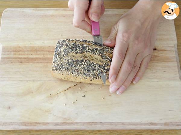 Egg boat de chorizo y cheddar. Barco de huevo - Preparación paso 1