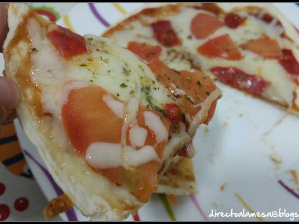 Pizza en sartén con tortillas de trigo - Preparación paso 4