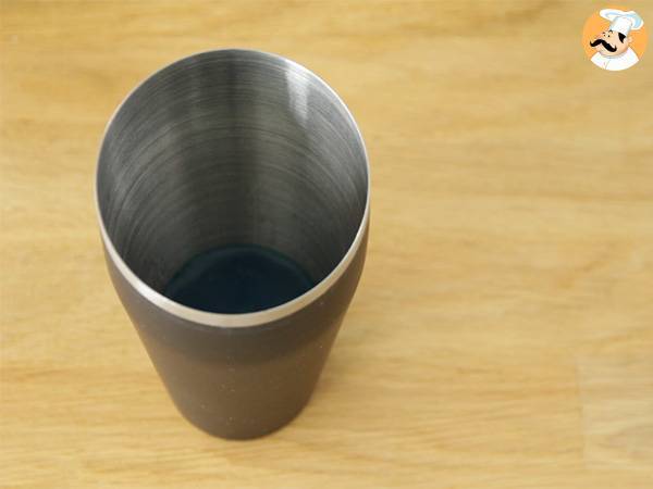 Cóctel Blue Lagoon - Preparación paso 1