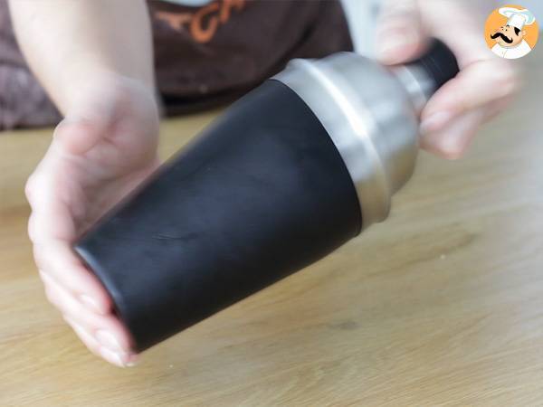 Cóctel Blue Lagoon - Preparación paso 2