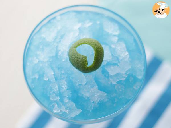 Cóctel Blue Lagoon - Preparación paso 4