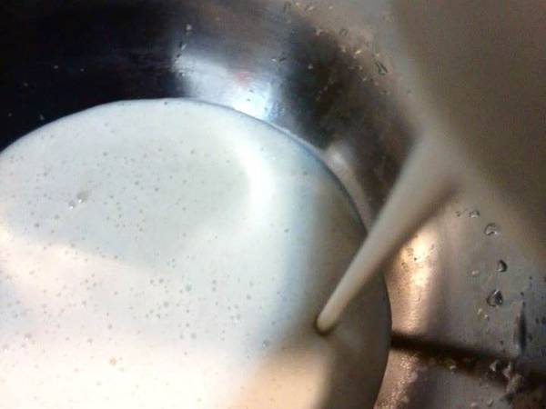 Ajoblanco, sopa fría de almendras. Begorecetas - Preparación paso 2