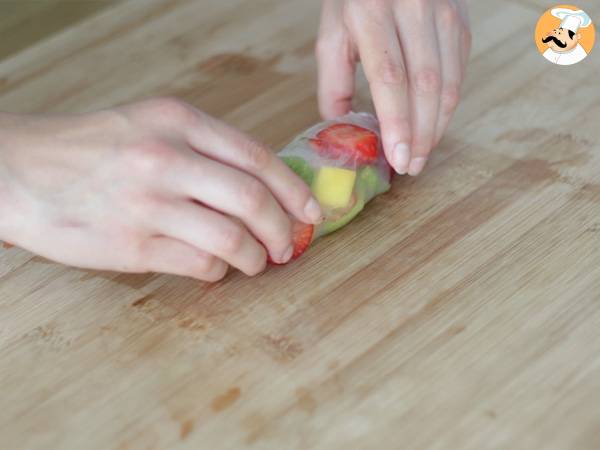 Rollito de primavera light con frutas - Preparación paso 3