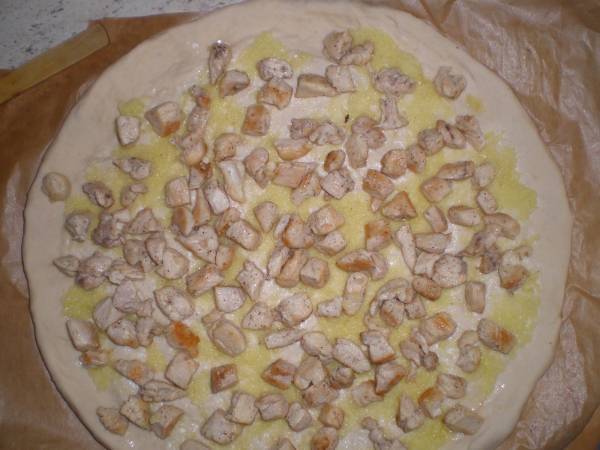 Pizza de pollo, setas, pasta de jengibre y ajo - Preparación paso 6