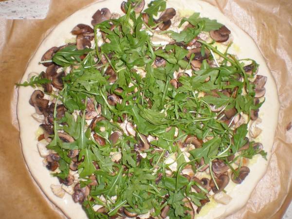 Pizza de pollo, setas, pasta de jengibre y ajo - Preparación paso 8