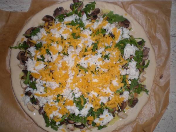 Pizza de pollo, setas, pasta de jengibre y ajo - Preparación paso 9