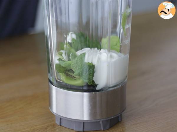 Smoothie Bowl de kiwi, menta y espinacas - Preparación paso 1