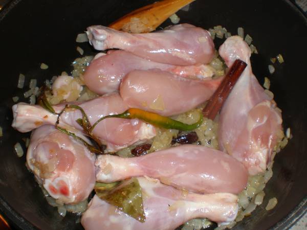 Pollo con espinacas, tradicional plato indio - Preparación paso 3