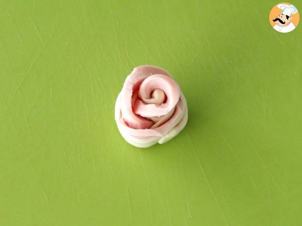 Rosas aperitivo mortadela y pizza - Preparación paso 4