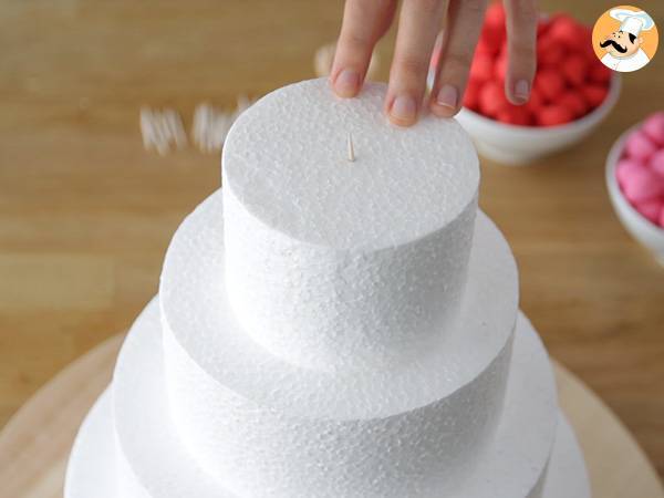 Tarta de chuches colorida - Preparación paso 2