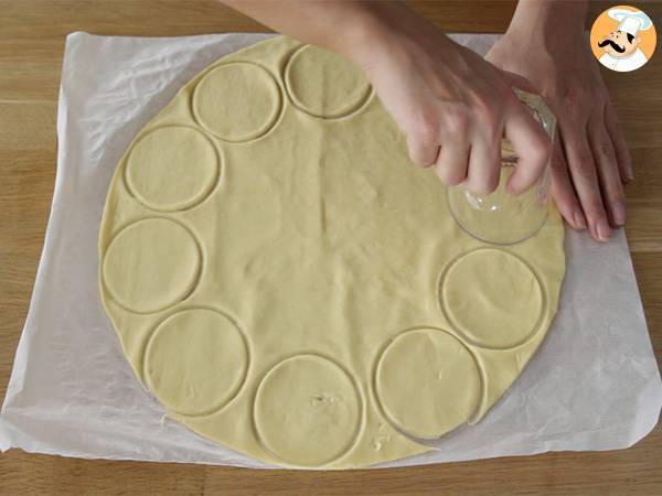 Discos de mini pizzas de hojaldre - Preparación paso 1