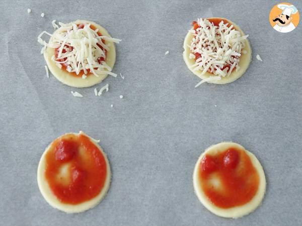 Discos de mini pizzas de hojaldre - Preparación paso 2