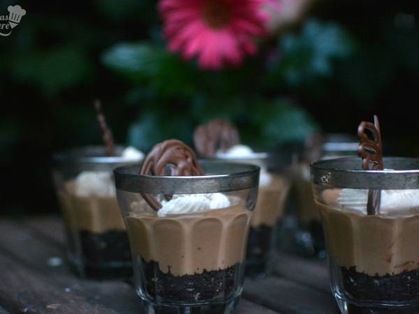 Mousse de chocolate, moca y galletas oreo - Preparación paso 2