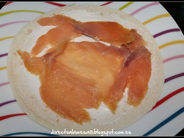 Wraps de salmón ahumado y rúcula - Preparación paso 2