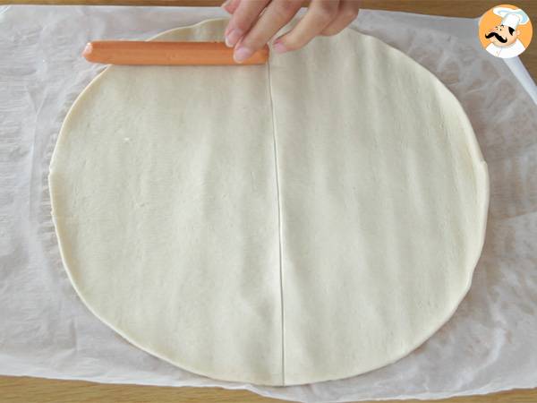 Flores de hojaldre y salchicha - Preparación paso 1