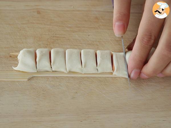 Flores de hojaldre y salchicha - Preparación paso 2