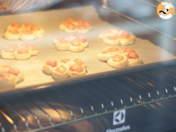 Flores de hojaldre y salchicha - Preparación paso 4