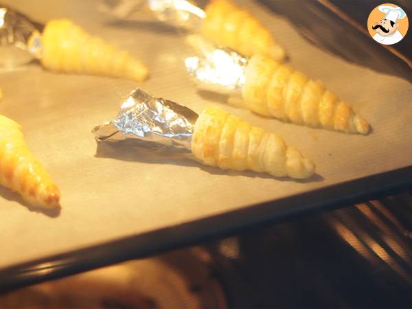 Conos de hojaldre con salmón y cebollino - Preparación paso 4