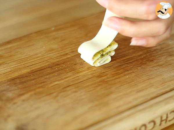 Arboles de Navidad de hojaldre con pesto - Preparación paso 3