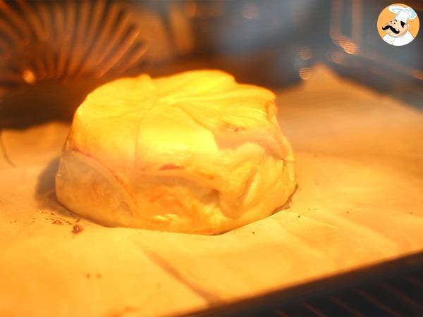 Hojaldre de camembert con jamón y cebolla - Preparación paso 4