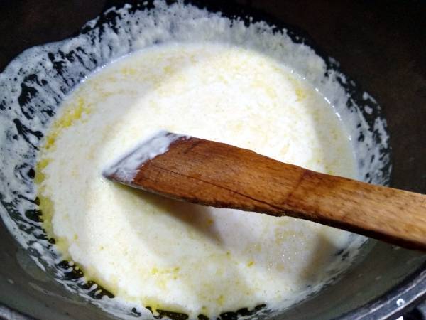 Espaguetis con salsa de queso y limón - Preparación paso 4