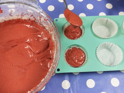 Receta de Cupcakes red velvet | especial san valentín - Preparación paso 9