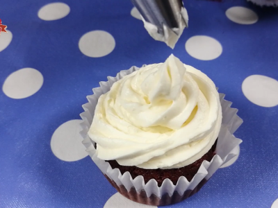 Receta de Cupcakes red velvet | especial san valentín - Preparación paso 14